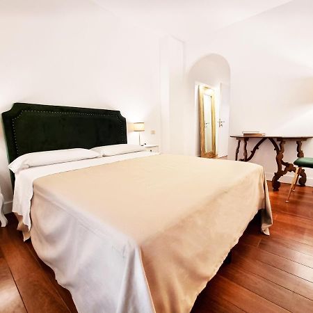 Charme & Chic San Giacomo Рим Екстер'єр фото